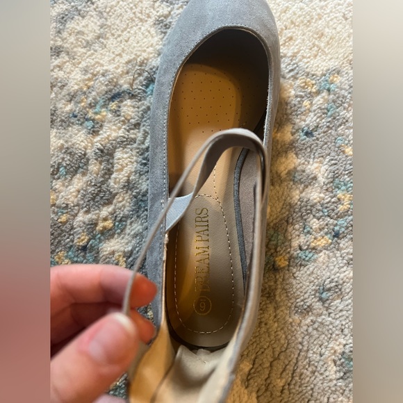BRAND NEW NEVER BEEN WORN / Size 6 women’s dress shoes/ Dream Paris - Color Grey - Picture 2 of 3